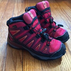 Kids Salomon hiking boots